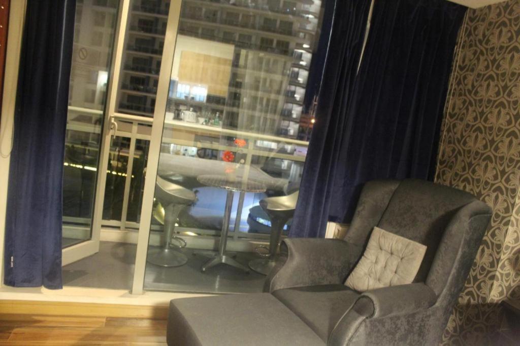 Azure C2 Balcony Wifi Near Mall Airport Multiple Units Paranaque City Екстер'єр фото