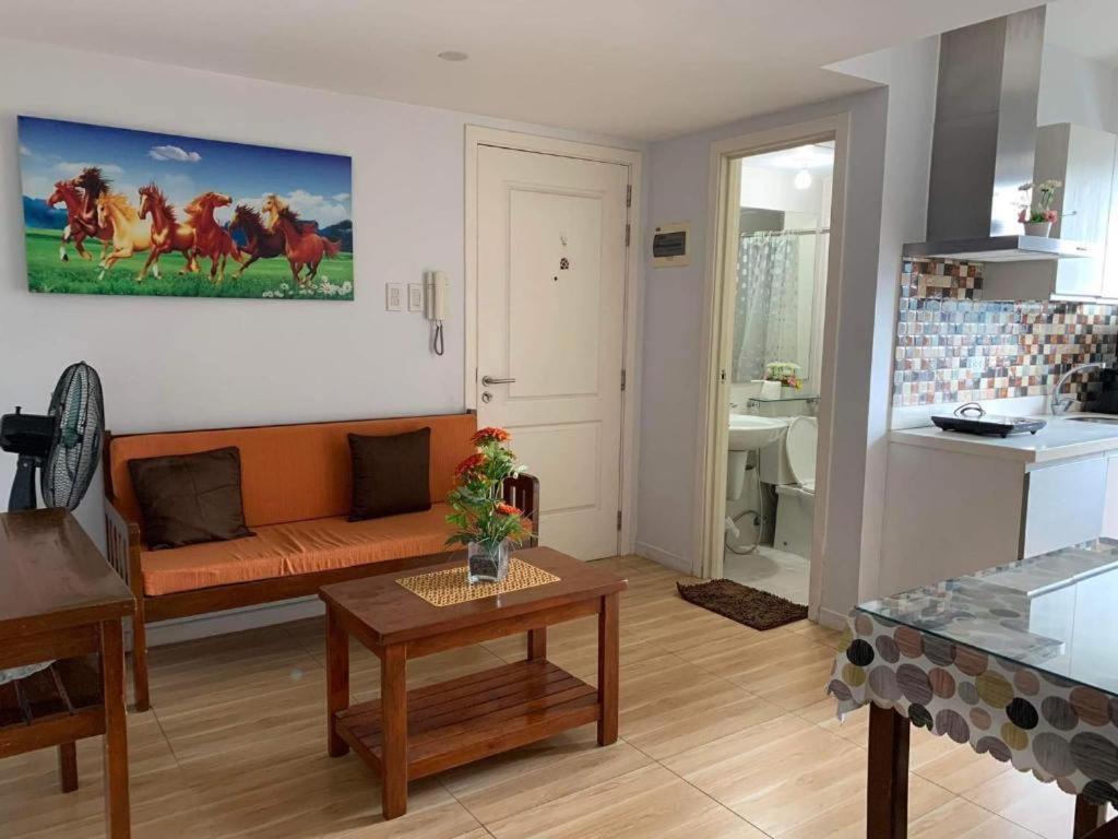 Azure C2 Balcony Wifi Near Mall Airport Multiple Units Paranaque City Екстер'єр фото